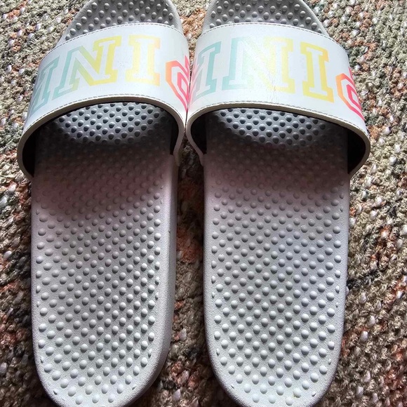 VS PINK slides - Picture 6 of 6